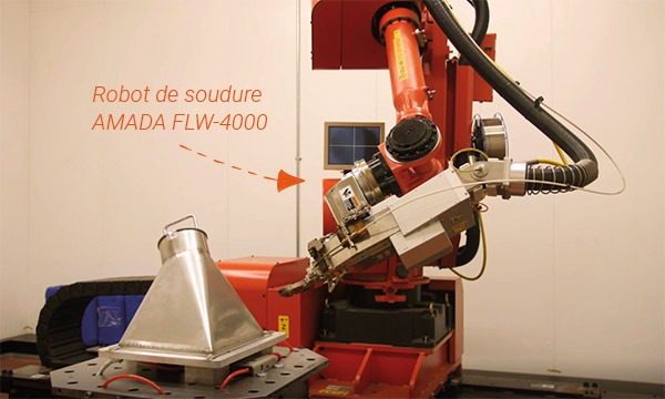 soudure de tremie avec robot de soudure laser rouge amada flw-4000